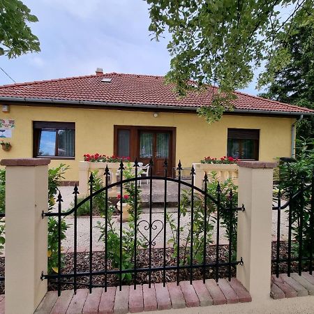 Muskátlis Ház Apartman Balatonlelle Kültér fotó